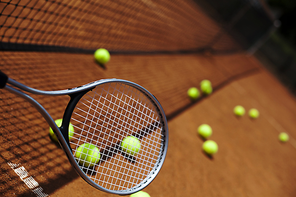 포토 JPG 해외이미지 주간 그림자 사람없음 야외 아웃포커스 테니스 테니스라켓 테니스용품 네트 테니스장 테니스공 땅바닥 해외202004 해외포토 자연요소 스포츠용품 스포츠 공 스포츠시설 바닥 촬영기법 구기 라켓 파일형식 이미지허브