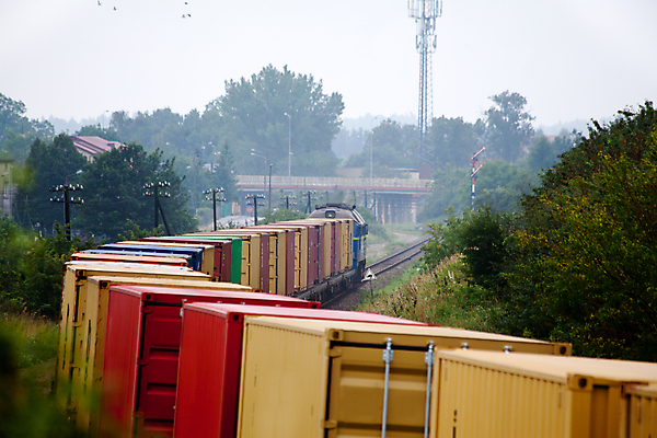 포토 JPG 해외이미지 교통시설 사람없음 야외 가로 상자 환경 기차 화물 상품 컨테이너 무역 광택 폴란드 디젤 선로 수입 해외202004 해외포토 유럽 산업 육상교통 교통 대중교통 운송업 시설 파일형식 이미지허브