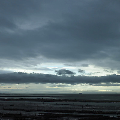 포토 JPG 해외이미지 구름 실루엣 산업 호수 선 바다 하늘색 백그라운드 자연 하늘 날씨 산 풍경 사람없음 목재 물 파란색 어둠 회색 흰색 저수지 은색 위험 예측 방파제 통나무 내추럴 운석 벌목 수목 폭풍우 허리케인 수평선 해외202004 해외포토 자연요소 나무 공공시설 컬러 컨셉 재료 촬영기법 비_날씨 자연재해 생태계 파일형식 이미지허브