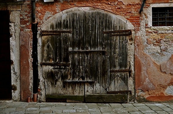 포토 JPG 해외이미지 사람없음 목재 문 골동품 잠금 썩음 옛날 해외202004 해외포토 나무 재료 보안 파일형식 이미지허브