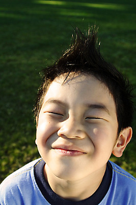 포토 JPG 해외이미지 공원 행복 얼굴 어린이 남학생 밭 청소년 한명 웃음 소년 야외 꿈 표현 흥분 내추럴 걸음마 해외202004 해외포토 1 학생 공공시설 남자 감정 농업 모션 표정 사람 신체부위 파일형식 이미지허브