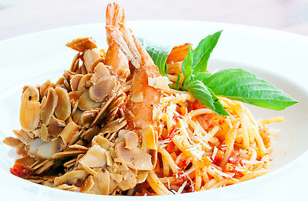 포토 JPG 해외이미지 접시 음식 백그라운드 포크 토마토 새우 파스타 파슬리 건강 스파게티 육류 요리 사람없음 빨간색 식당 식사 저녁식사 이탈리아 흰색 신선 면 닫기 맛 미트볼 해산물 메뉴 아몬드 레시피 성분 점심식사 볼로냐 해외202004 해외포토 식기 유럽 컬러 컨셉 채소 식재료 모션 서양음식 갑각류 상점 견과류 파일형식 이미지허브