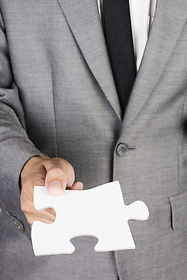 포토 JPG 해외이미지 1 손 남자 클리핑패스 조각 컨셉 프로포즈 성공 추상 노동자 아이디어 선물 사람 정장 사람없음 공백 도전 잡기 비즈니스맨 퍼즐 계획 연결 큼 쇼 해결 복잡 제출 지원 카피스페이스 제의 해외202004 해외포토 직업 옷 무늬 비즈니스 모션 신체부위 직장인 크기 파일형식 이미지허브