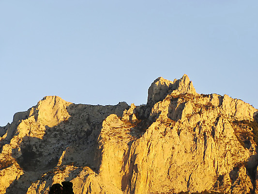 포토 JPG 해외이미지 유럽 도로 밧줄 바다 여행 교통시설 자동차 자연 하늘 산 안테나 사람 풍경 사람없음 야외 건물 물 여름 일출 검은색 전선 정상 전차 리프트 방법 우크라이나 절정 해외202004 해외포토 자연요소 건축물 계절 나라 길 줄 육상교통 컬러 교통 통신 대중교통 노을 시설 생태계 파일형식 이미지허브