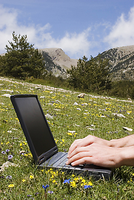 포토 JPG 해외이미지 구름 직업 손 밭 인터넷 비즈니스 통신 손가락 하늘 성공 모바일 산 관리 풍경 잔디 사람없음 야외 초록색 여름 파란색 노트북 컴퓨터 사무실 노란색 스크린 맑음 공책 봄 시골 타이핑 키보드 업무 작업 연결 휴대용 무선전화기 공지사항 타입 프로그래머 프로그래밍 하드웨어 해외202004 해외포토 자연요소 식물 계절 컬러 컨셉 농업 날씨 문구용품 신체부위 전자제품 전화기 오브젝트 개발 파일형식 이미지허브
