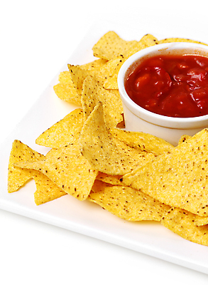 포토 JPG 해외이미지 실내 사람없음 케첩 흰배경 감자칩 살사소스 해외202004 해외포토 백그라운드 내부 과자 흰색 소스_음식 칩_음식 파일형식 이미지허브