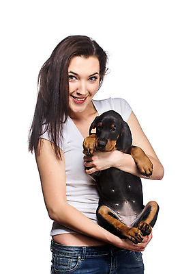 포토 JPG 해외이미지 동물 백인 라이프스타일 여자 행복 포옹 놀이 갈색머리 털 함께함 사랑 한명 사람 반려동물 우정 흰색 표현 잡기 유머 개 강아지 주인 송곳니 고립 기르기 동반자 해외202004 해외포토 서양인 1 헤어스타일 감정 컬러 컨셉 포유류 안기 모션 생활 친구 치아 돌봄 파일형식 이미지허브