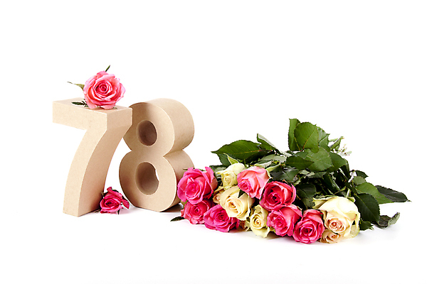 포토 JPG 해외이미지 식물 기념일 꽃 행복 종이 분홍색 꽃다발 컨셉 잎 자연 휴가 기념 사람없음 장식 빨간색 초록색 숫자 장미 벚꽃 축하 생일 8 심볼 사인 흰배경 열정 해외202004 해외포토 문자 감정 컬러 백그라운드 이벤트 흰색 생태계 파일형식 이미지허브