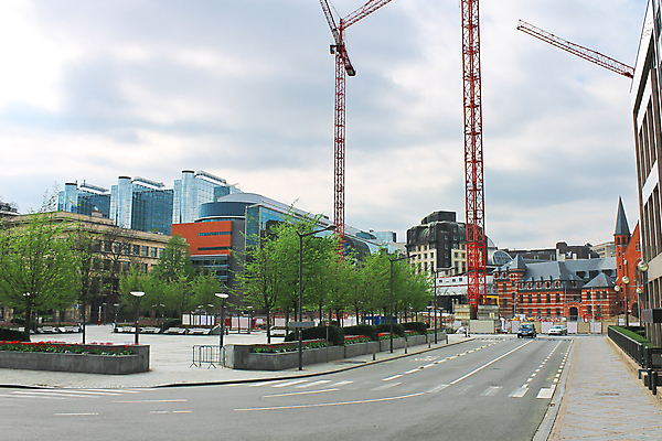 포토 JPG 해외이미지 외관 공원 유럽 여행 포즈 비즈니스 건축양식 자동차 유리 사람 사람없음 건물 옆모습 경제 파란색 사무실 여행객 걷기 고층빌딩 힘 산책 활발 긴급 깃발 도시 확대 민주주의 도착 기중기 속도 법 벨기에 국회 기관 브뤼셀 정부 정치 통일 스타일 해외202004 해외포토 건축물 공공시설 건축 나라 육상교통 뷰포인트 컬러 컨셉 모션 재질 휴식 빌딩 중장비 서유럽 파일형식 이미지허브