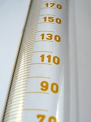 포토 JPG 해외이미지 직업 산업 과학 유리 실험 사람없음 물 액체 실험실 볼륨 생명공학 분석 측정 생물학 유리그릇 조제 순서 실린더 화학물질 해외202004 해외포토 자연요소 그릇 교육 컨셉 의학 재질 약 화학 만들기 파일형식 이미지허브