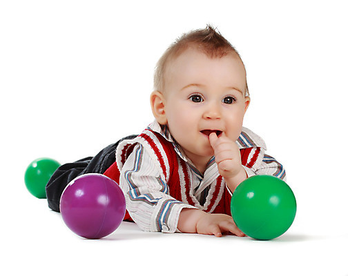 포토 JPG 해외이미지 백인 어린이 공 놀이 한명 사람 소년 장난감 아기 걸음마 고립 해외202004 해외포토 서양인 1 남자 모션 파일형식 이미지허브