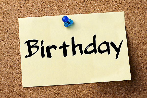 포토 JPG 해외이미지 전통 기념일 행복 종이 컨셉 비즈니스 가족 설계 광고판 사랑 사람없음 파란색 사무실 노란색 파티 사무용품 축하 인사 생일 날짜 메시지 포스트잇 해외202004 해외포토 감정 컬러 관계 문구용품 알림판 이벤트 메모지 예절 판 파일형식 이미지허브