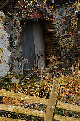 포토 JPG 해외이미지 나무 전통 하늘 낚시 잉글랜드 주택 실내 풍경 사람없음 야외 건물 목재 울타리 금속 손상 수확 조약돌 시골 구멍 보트 역사 오두막 버리기 헛간 외양간 깨짐 썩음 옛날 오지 파멸 판잣집 혼자 오싹 해외202004 해외포토 식물 건축물 컨셉 농업 배_교통 재료 모션 재질 레저 영국 내부 담장 돌_바위 저장고 파일형식 소멸 이미지허브