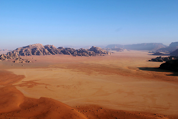 포토 JPG 해외이미지 아시아 모래 여행 백그라운드 패턴 자연 하늘 추상 산 건조 풍경 사람없음 야외 빨간색 모래사장 세계 환경 골짜기 사막 바위 뜨거움 황무지 중앙 땅 모래언덕 언덕 부식 생태계 질감 시력 장면 동쪽 내추럴 요르단 지질학 해외202004 해외포토 교육 나라 바다 컬러 무늬 중동 돌_바위 방향 파일형식 이미지허브