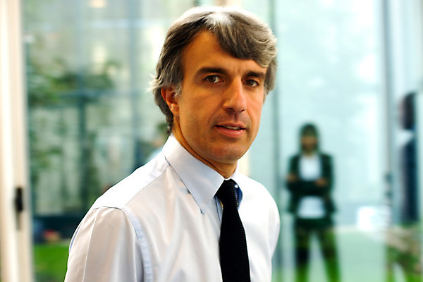 포토 JPG 해외이미지 백인 직업 응시 여자 비즈니스 넥타이 직장 실내 한명 사람 정장 비즈니스맨 스마트 경영자 해외202004 해외포토 서양인 1 시선 잡화 옷 남자 컨셉 회사 내부 직장인 리더 파일형식 이미지허브