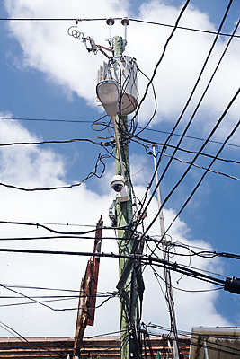 포토 JPG 해외이미지 산업 도로 선 하늘 거리 사람없음 파란색 빛 카메라 환경 힘 장비 에너지 램프 도시 네트워크 엉킴 얽힘 연결 위험 전염 철사 감시 봉 공학 변압기 복잡 분배 공급 많음 해외202004 해외포토 교육 길 컬러 컨셉 교통시설 조명 전자제품 질병 감염 파일형식 이미지허브