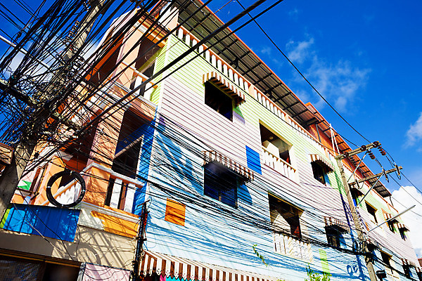 포토 JPG 해외이미지 디자인 벽 건축양식 창문 파타야 태국 거리 아파트 주택 미술 사람없음 건물 장식 빨간색 파란색 컬러풀 노란색 보라색 페인트 도시 재산 플랫 묘사 타운 옛날 푸켓 해외202004 해외포토 건축물 건축 아시아 컬러 문화예술 금융 파일형식 이미지허브