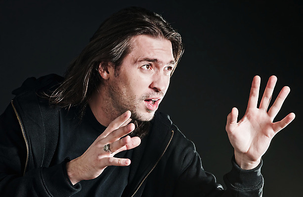 포토 JPG 해외이미지 백인 모델 라이프스타일 옷 남자 문화 얼굴 어린이 포즈 셔츠 생각 모션 휴식 한명 사람 성인 10대 청춘 머리 유행 검은색 재킷 코트 표현 도시 묘기 시원함 장면 사춘기 심각 진짜 펑크 스타일 해외202004 해외포토 서양인 1 컬러 컨셉 상의 청소년 생활 신체부위 외투 파일형식 이미지허브