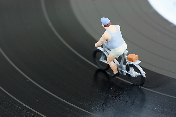 포토 JPG 해외이미지 직업 남자 도로 선 스포츠 포즈 사람없음 자전거 경쟁 바퀴 승차 속도 순환 사이클링 대회 라이더 선로 해외202004 해외포토 길 컨셉 교통시설 모션 사람 바이크 육상스포츠 파일형식 이미지허브