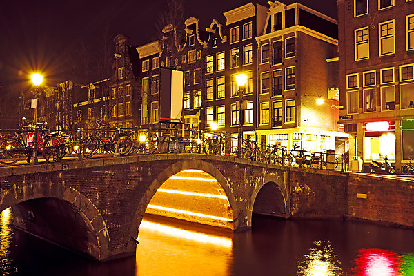 포토 JPG 해외이미지 건축양식 전등 사람없음 야외 건물 물 강 반사 황혼 새벽 등불 도시 중세 야간 네덜란드 빛망울 암스테르담 해외202004 해외포토 자연요소 건축물 건축 유럽 조명 빛 일몰 역사 파일형식 이미지허브