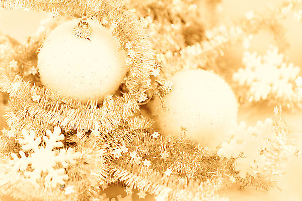 포토 JPG 해외이미지 크리스마스장식 크리스마스 일러스트 눈꽃 실내 사람없음 노란색 장식볼 눈송이 오브젝트 오너먼트 해외202004 해외포토 기념일 컬러 눈_날씨 내부 장식 파일형식 이미지허브