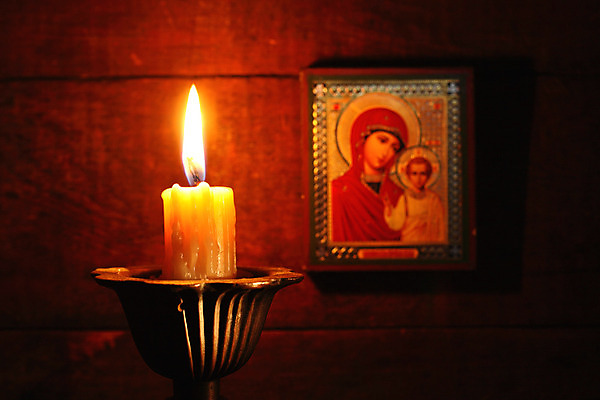 포토 JPG 해외이미지 전통 기독교 종교 크리스마스 가족 엄마 불 불꽃 부활절 미술 사람없음 교회 성경 희망 페인트 기도 영혼 성자 보호 심볼 마리아 후광 해외202004 해외포토 자연요소 기념일 감정 컨셉 종교용품 관계 종교건축 문화예술 건물 빛 파일형식 이미지허브