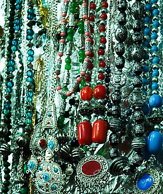 포토 JPG 해외이미지 목걸이 사람없음 황금 은색 보석 이스라엘 해외202004 해외포토 컬러 장신구 광석 서아시아 파일형식 이미지허브