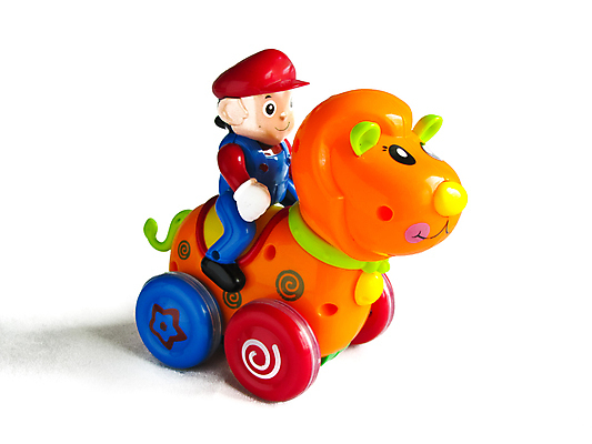 포토 JPG 해외이미지 어린이 그림자 사람없음 빨간색 파란색 장난감 게임 흰색 플라스틱 고립 라이더 해외202004 해외포토 컬러 재질 놀이 사람 파일형식 이미지허브