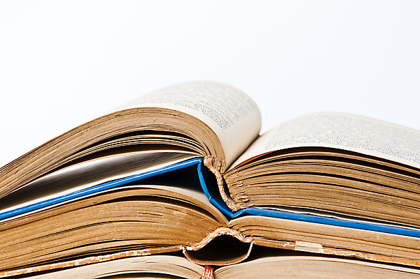 포토 JPG 해외이미지 교육 종이 날씨 사람없음 책 스터디 독서 갈색 쌓기 검은색 손상 수확 골동품 덮개 흰색 얼룩 오픈 그룹 역사 도서관 가죽 수집 오브젝트 문서 복고 과거 문학 페이지 양장본 찢어짐 고립 보관소 옛날 줄서기 해외202004 해외포토 컬러 컨셉 농업 모션 학습 뚜껑 저장 파일형식 이미지허브