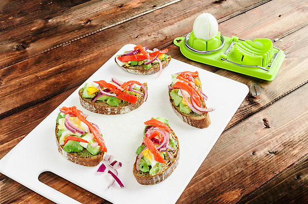 포토 JPG 해외이미지 얼굴 음식 조각 잎 오렌지 유리 호박 치즈 파슬리 샌드위치 건강 사랑 사람없음 농가 갈색 주방 계란 검은색 식사 저녁식사 어둠 추위 껍질 가을 하트 신선 구멍 칼 자르기 굽기 크림 연어 아보카도 덩어리 점심식사 번 옛날 페스츄리 핸드메이드 해외202004 해외포토 모양 식물 계절 감정 빵 컬러 채소 과일 모션 재질 유제품 어류 신체부위 농장 알 구이 파일형식 이미지허브