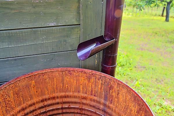 포토 JPG 해외이미지 벽 백그라운드 지붕 날씨 주택 통 사람없음 야외 초록색 물 경제 환경 금속 정원 검은색 어둠 흐름 흰색 시골 신선 잡기 업무 보호 수집 묘사 부식 생태계 탱크 수납 빗물 낭비 옛날 헬프 카피스페이스 해외202004 해외포토 자연요소 컬러 컨셉 모션 재질 건물 공백 작업 도움 비_날씨 파일형식 이미지허브