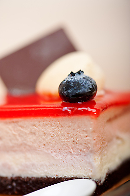 포토 JPG 해외이미지 디저트 실내 근접촬영 사람없음 아웃포커스 블루베리 딸기맛 무스케이크 해외202004 해외포토 음식 뷰포인트 과일 딸기 촬영기법 내부 케이크 맛 파일형식 이미지허브