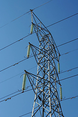 포토 JPG 해외이미지 이동 하늘 프레임 사람없음 파란색 탑 금속 힘 에너지 도시 네트워크 닫기 위험 큼 아래 묘사 철사 철탑 전압 현재 해외202004 해외포토 건축물 컬러 컨셉 모션 재질 크기 방향 위치 파일형식 이미지허브