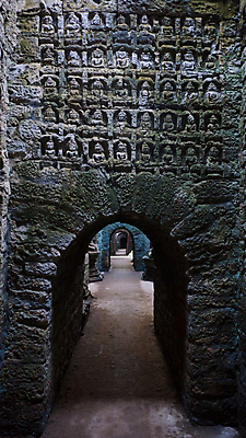 포토 JPG 해외이미지 아시아 종교 벽 백그라운드 불교 건축양식 사람없음 내부 문 탑 검은색 어둠 펼침 바위 사찰 복도 터널 안심 미얀마 많음 해외202004 해외포토 건축물 건축 나라 길 컬러 컨셉 종교건축 모션 육류 돌_바위 파일형식 이미지허브