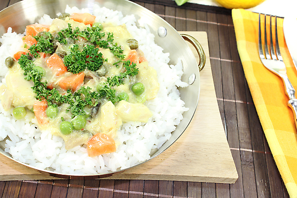 포토 JPG 해외이미지 접시 다이어트 채소 밥 파슬리 육류 사람없음 식사 치킨 버섯 당근 신선 레몬 완두콩 점심식사 해외202004 해외포토 식기 음식 과일 식재료 콩 뿌리채소 건강 닭고기요리 파일형식 이미지허브