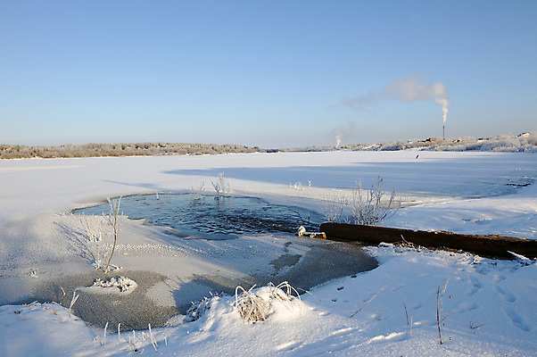 포토 JPG 해외이미지 계절 공원 산업 백그라운드 겨울 자연 풍경 사람없음 야외 물 파란색 강 환경 금속 냉동 얼음 장비 흐름 추위 개울 서리 러시아 내추럴 해고 전국 파이프라인 하수 해외202004 해외포토 자연요소 공공시설 유럽 컬러 컨셉 비즈니스 재질 생태계 파이프_관 파일형식 이미지허브