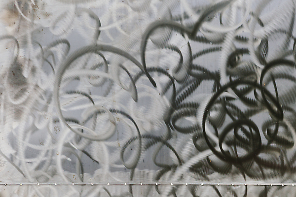 포토 JPG 해외이미지 접시 디자인 산업 벽 백그라운드 패턴 벽지 표면 추상 새로움 프레임 사람없음 빛 반사 금속 회색 판넬 은색 매끈함 철 묘사 질감 시트 철강 스타일 세련 강조 해외202004 해외포토 식기 컬러 컨셉 무늬 재질 감각 파일형식 이미지허브