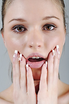 포토 JPG 해외이미지 라이프스타일 손 여자 얼굴 포즈 손가락 건강 한명 긴급 신선 못 피부 입술 스킨케어 해외202004 해외포토 1 사람 생활 신체부위 뷰티 공구 파일형식 이미지허브