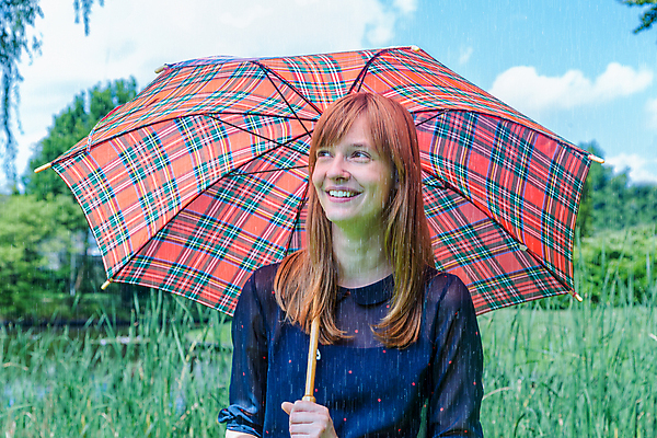 포토 JPG 해외이미지 백인 디자인 계절 행복 얼굴 어린이 우산 자연 날씨 한명 미소 사람 야외 빨간색 물 여름 컬러풀 머리 유행 봄 기쁨 젖음 가을 물방울 떨어짐 보호 빨간머리 해외202004 해외포토 자연요소 서양인 1 헤어스타일 감정 컬러 컨셉 표정 신체부위 생태계 파일형식 이미지허브