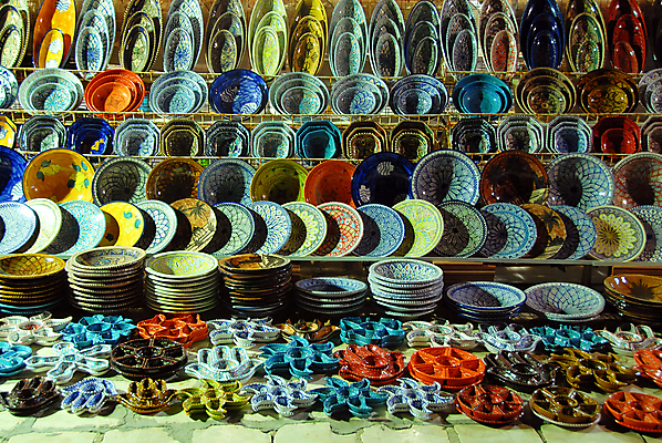 포토 JPG 해외이미지 전통 접시 디자인 분홍색 여행 패턴 오렌지 아프리카 선반 거리 종류 미술 동양인 사람없음 야외 장식 빨간색 초록색 파란색 컬러풀 노란색 상점 도자기 그리기 사발 냄비 무역 기념품 점토 토기 소매 백자 아랍어 튀니지 핸드메이드 많음 해외202004 해외포토 식기 나라 산업 컬러 가구 컨셉 무늬 과일 모션 문화예술 인종 용기_그릇 사기그릇 솥 오브젝트 파일형식 이미지허브