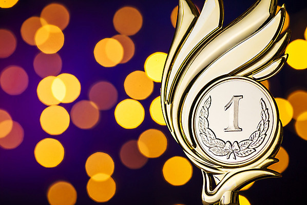 포토 JPG 해외이미지 1 리본 스포츠 백그라운드 성공 사람없음 컵 파티 경쟁 도전 축하 우승 황금 대표 상패 트로피 메달 심볼 싱글 리더 복고 보케 명예 골 등급 승자 챔피언 필승 카피스페이스 효과 해외202004 해외포토 식기 컨셉 이벤트 공백 최고 상_우승 상_상패 파일형식 이미지허브