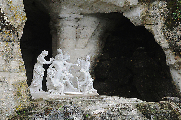 포토 JPG 해외이미지 공원 조각 미술 사람없음 조각상 정원 궁전 프랑스 바위 역사 대리석 베르사유 해외202004 해외포토 공공시설 유럽 고건축 재료 문화예술 조형물 돌_바위 파리_프랑스 파일형식 이미지허브