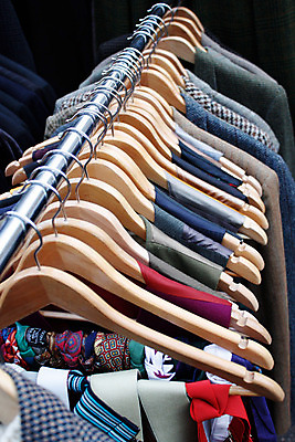 포토 JPG 해외이미지 모델 디자인 드레스 옷 남자 여행 셔츠 겨울 오렌지 비즈니스 휴가 건조 사람없음 목재 초록색 쇼핑 갈색 노란색 유행 상점 검은색 재킷 가을 흰색 직물 가운 면 장롱 시장 구매 정상 옷걸이 쇼핑몰 고객 상업 소매 재단 고립 신발장 스타일 해외202004 해외포토 나무 계절 컬러 가구 상의 과일 재료 사람 외투 파일형식 이미지허브