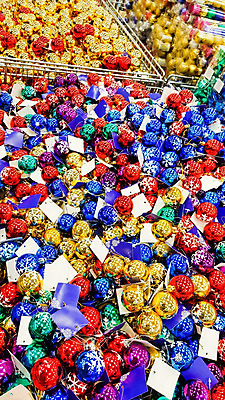 포토 JPG 해외이미지 전통 디자인 계절 백그라운드 크리스마스 겨울 비즈니스 공 추상 휴가 새로움 새해 선물 사람없음 장식 빨간색 파란색 빛 상자 컬러풀 장난감 노란색 세일 상점 축제 흰색 시장 황금 구매 12월 연도 무역 상업 모음 공평 슈퍼마켓 많음 해외202004 해외포토 기념일 산업 컬러 컨셉 무늬 한글 쇼핑 날짜 파일형식 이미지허브