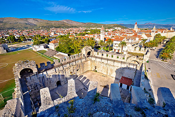 포토 JPG 해외이미지 전통 바다 섬 밭 요트 자연 하늘 산 주택 파노라마 손바닥 풍경 사람없음 건물 초록색 물 파란색 컬러풀 세계 교회 탑 항구 축구 도시 소나무 만 보트 성 재산 땅 지중해 타운 크로아티아 스카이라인 옛날 해외202004 해외포토 자연요소 나무 건축물 손 유럽 컬러 농업 배_교통 종교건축 교통시설 촬영기법 금융 구기 생태계 파일형식 이미지허브
