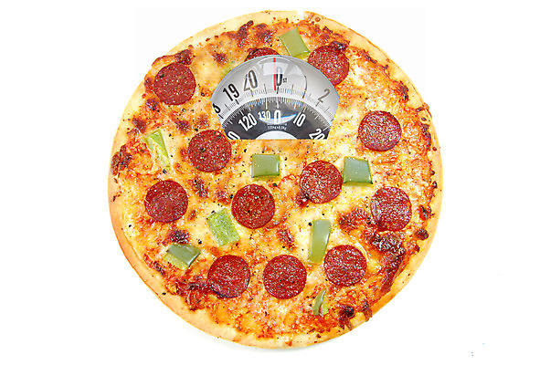 포토 JPG 해외이미지 라이프스타일 음식 다이어트 피자 건강 저울 사람없음 욕실 공구 정크푸드 몸무게 자르기 비만 측정 칼로리 계량 고립 당뇨병 적자 제어 페퍼로니 해로움 해외202004 해외포토 컨셉 모션 패스트푸드 서양음식 생활 도구 소시지 질병 몸매 파일형식 이미지허브