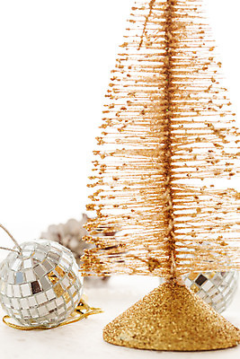 포토 JPG 해외이미지 계절 리본 크리스마스 겨울 공 휴가 새로움 기념 선물 사람없음 장식 빛 크리스마스트리 노란색 우주 축제 침묵 황금 은색 12월 연도 부드러움 마법 전나무 원뿔 해외202004 해외포토 도형 나무 기념일 컬러 컨셉 소리 감각 날짜 파일형식 이미지허브