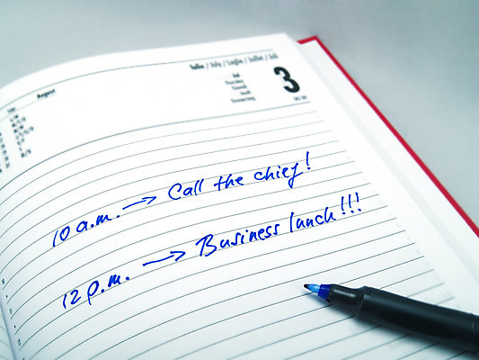 포토 JPG 해외이미지 종이 비즈니스 사람없음 책 파란색 펜 쪽지 공책 만남 달력 흰색 기록 업무 작업 계획 부름 점심식사 실행 프로젝트 목차 치프 해외202004 해외포토 컬러 컨셉 모션 문구용품 필기구 식사 파일형식 이미지허브