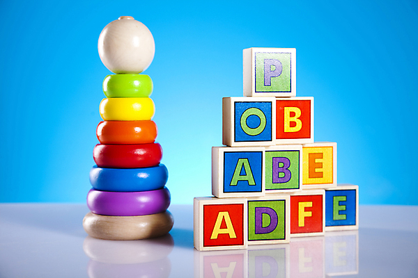 포토 JPG 해외이미지 영어 실내 사람없음 장난감 아기용품 고리던지기 나무블록 해외202004 해외포토 문자 내부 목재 블록 던지기 오브젝트 파일형식 이미지허브