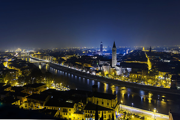 포토 JPG 해외이미지 유럽 사람없음 빛 도시풍경 이탈리아 램프 도시 야간 베네치아 빛망울 구시가지 베로나 조감도 해외202004 해외포토 자연요소 나라 조명 풍경 파일형식 이미지허브